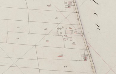 <p>Uitsnede van het kadastrale minuutplan van 1832. Onder de nummers 157-160 zijn het erf en de gebouwen van de voorganger van de huidige boerderij weergegeven. (Kadaster)</p>
